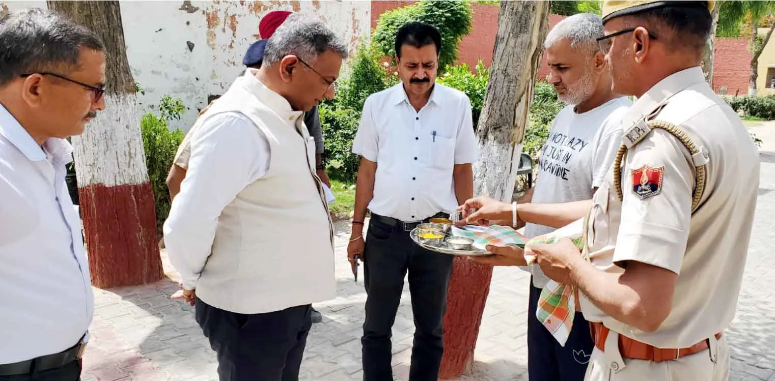 जिला एवं सेशन न्यायाधीश ने किया जेल का निरीक्षण
