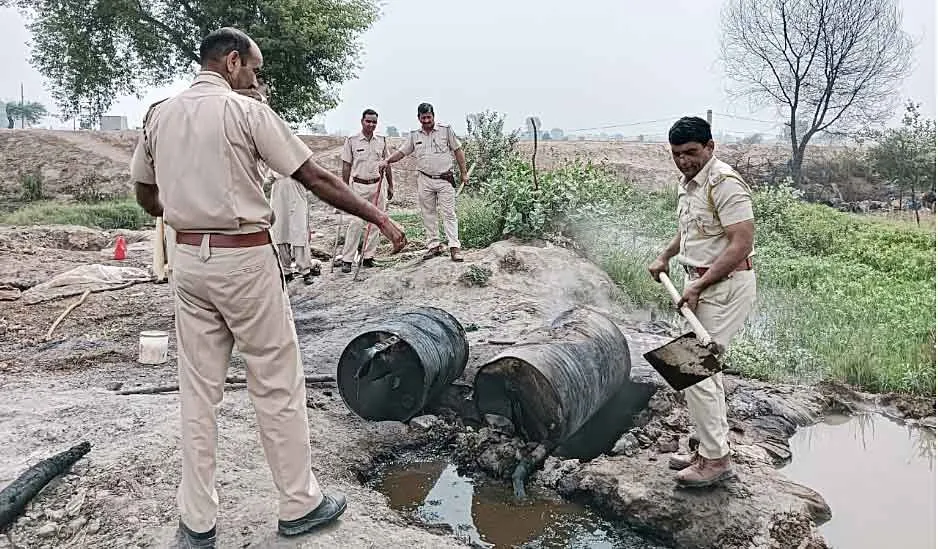 Lok Sabha Election 2024: 16 कच्ची भट्ठी व 22 हजार लीटर लाहन नष्ट