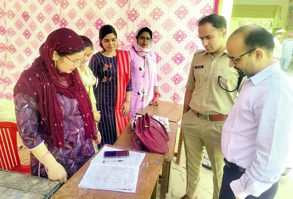 Rajasthan Lok Sabha Election 2024: चार बूथों पर बदली ईवीएम!