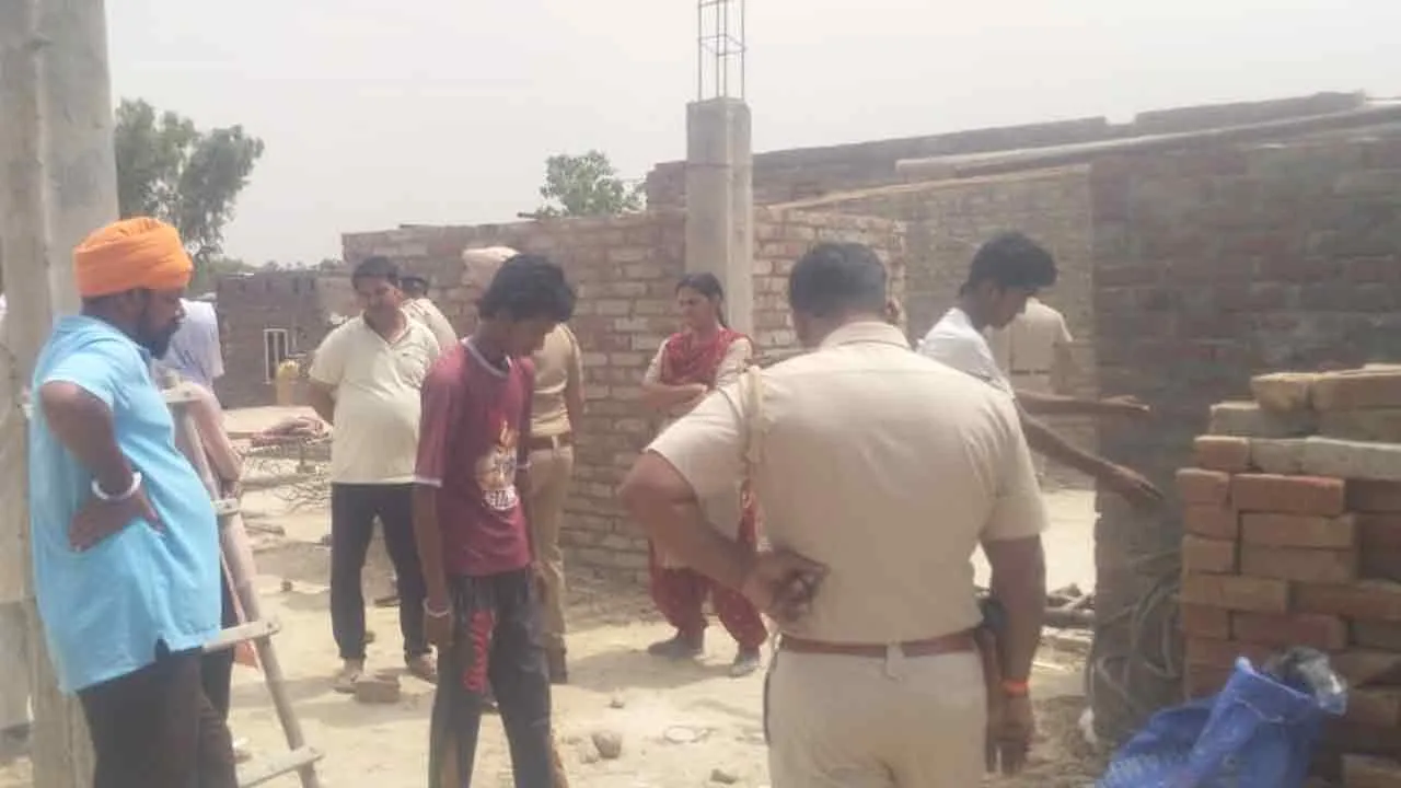 पत्नी के सिर पर ईंट से वार कर उतारा मौत के घाट, फरार