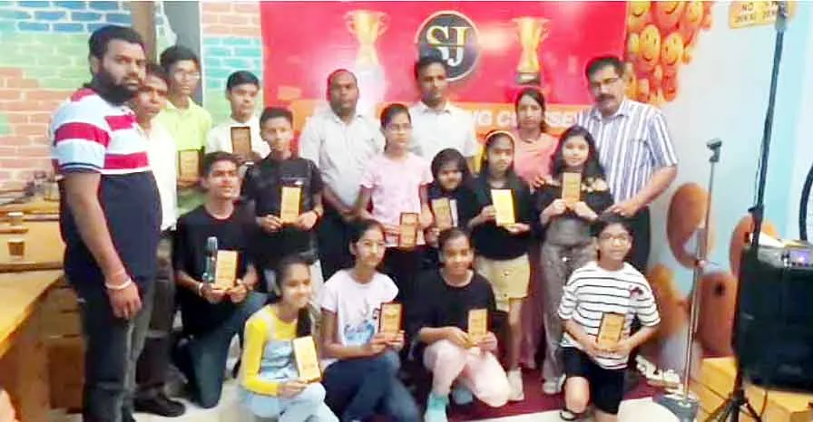 उच्च अंक प्राप्त प्रतिभाओं को किया सम्मानित