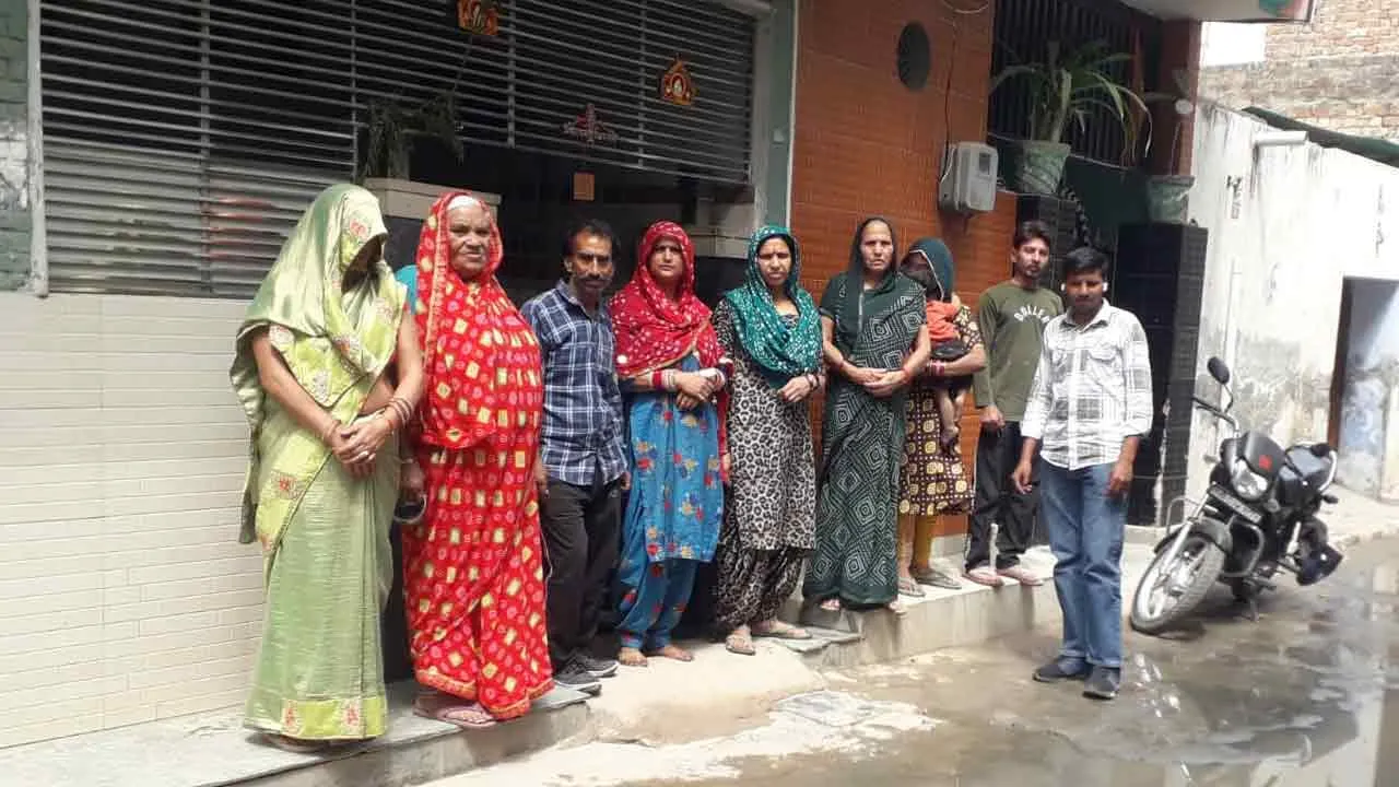 मेला ग्राउंड में सीवरेज लाइन ओवरफ्लो, घरों में जमा हो रहा सीवरेज का दूषित पानी