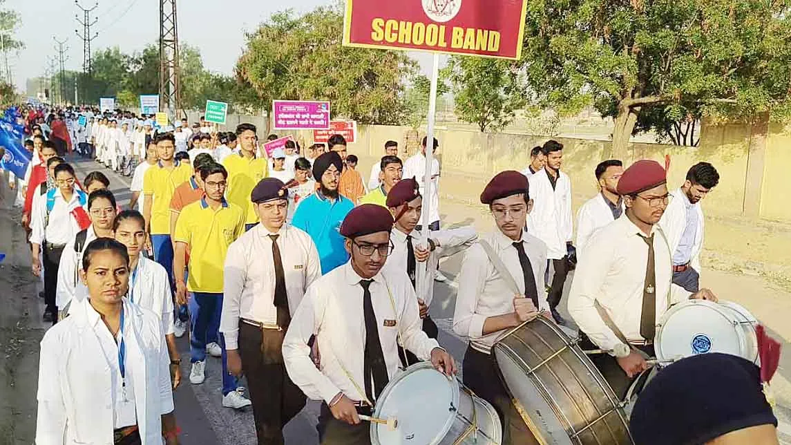 वॉकथॉन के जरिए दिया मतदान का संदेश