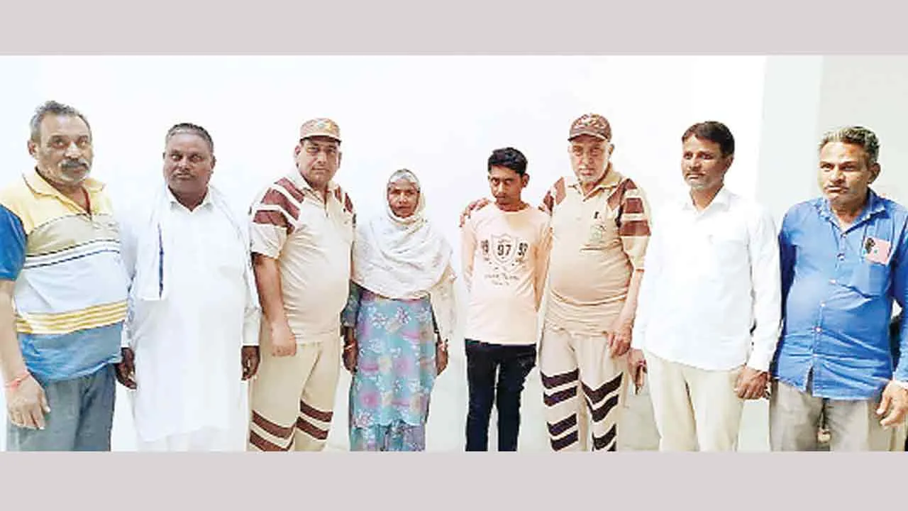 डेरा श्रद्धालुओं ने सड़कों पर भटकते मंदबुद्धि का उपचार करवा 800 किमी. दूर घर पहुँचाया