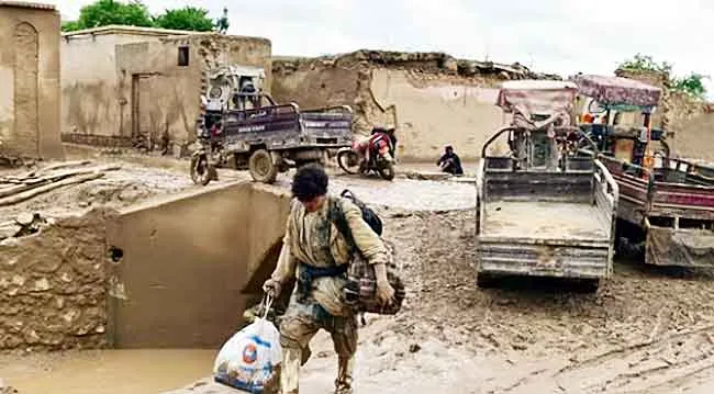 Afghanistan Floods: विनाशकारी बाढ़ ने मचाई तबाही, हजारों लोगों की जिंदगी उजड़ी!