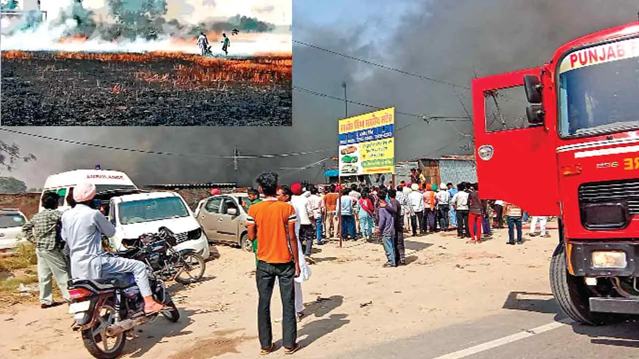 कबाड़ की दुकान में लगी आग, लाखों का नुकसान