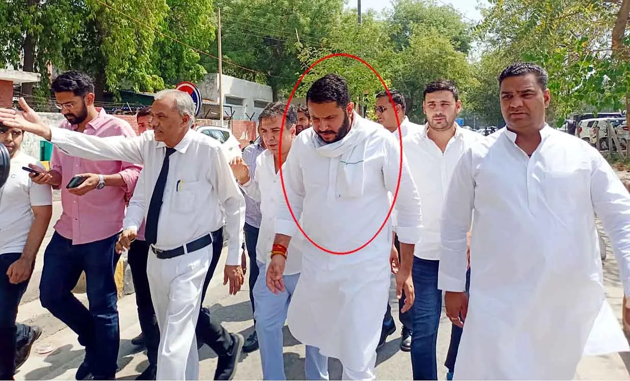 गुरुग्राम में प्रदर्शन, टायर जलाने के केस में कांग्रेस प्रत्याशी बुद्धिराजा की हुई पेशी