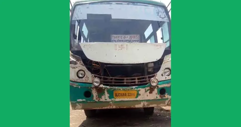 चिमनपुरा में पट्रोल छिड़क कर बस को लगाई आग, मची अफरा-तफरी!