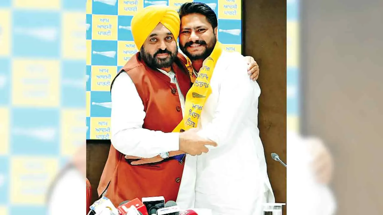 Aam Aadmi Party: सुखपाल खैहरा की बढ़ी मुश्किलें, दलबीर गोल्डी ‘आप’ में शामिल