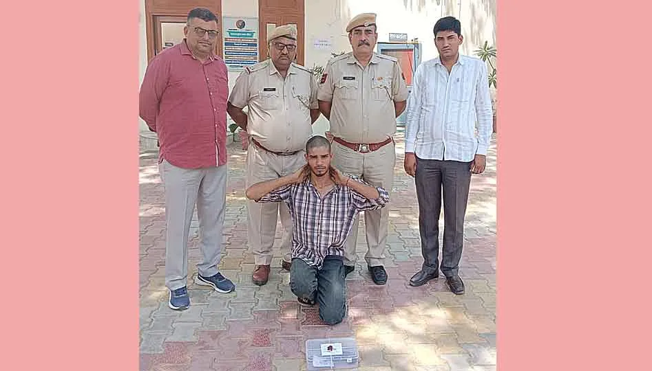 देसी कट्टा लेकर घूमते युवक गिरफ्तार