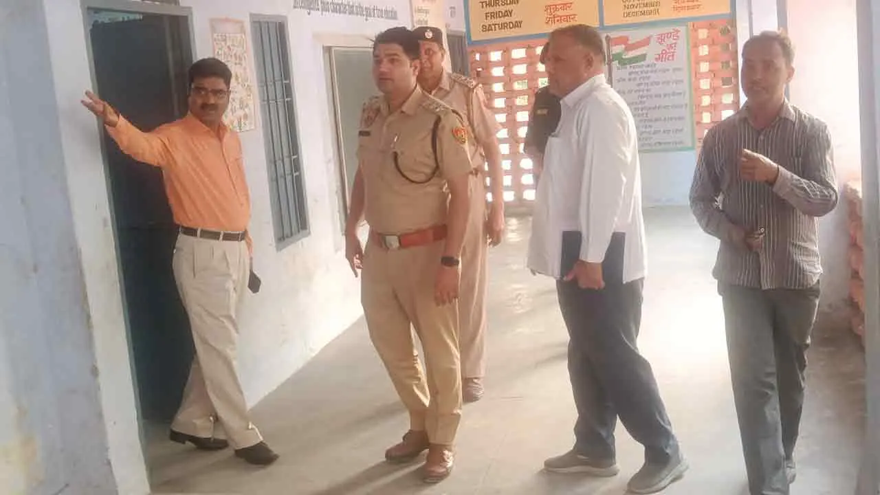 पुलिस अधीक्षक ने लिया बूथों की सुरक्षा का जायजा