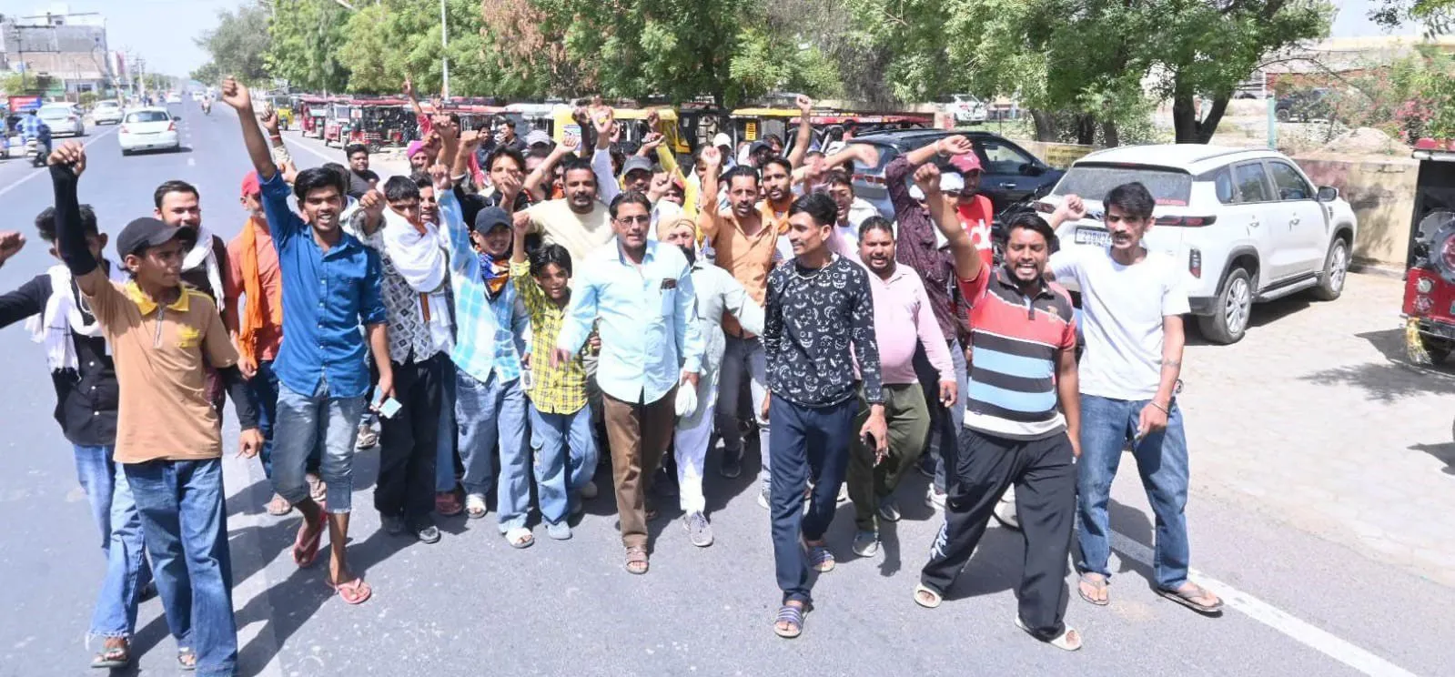 E-rickshaw Drivers Protest: सवारी उठाने बस स्टैंड पहुंचे ई-रिक्शा चालक के साथ मारपीट! ई-रिक्शा चालक आक्रोशित