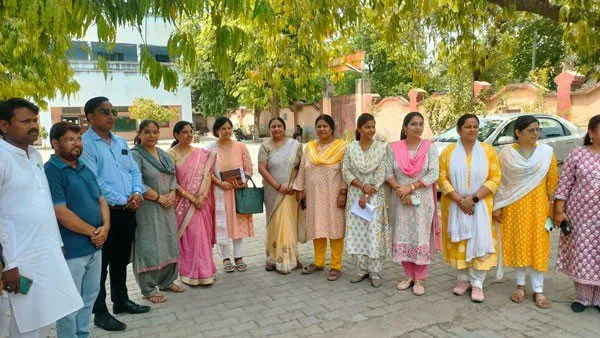 बीडीएम कॉलेज में पत्रकारिता दिवस पर किया गया मीडियाकर्मियों का सम्मान
