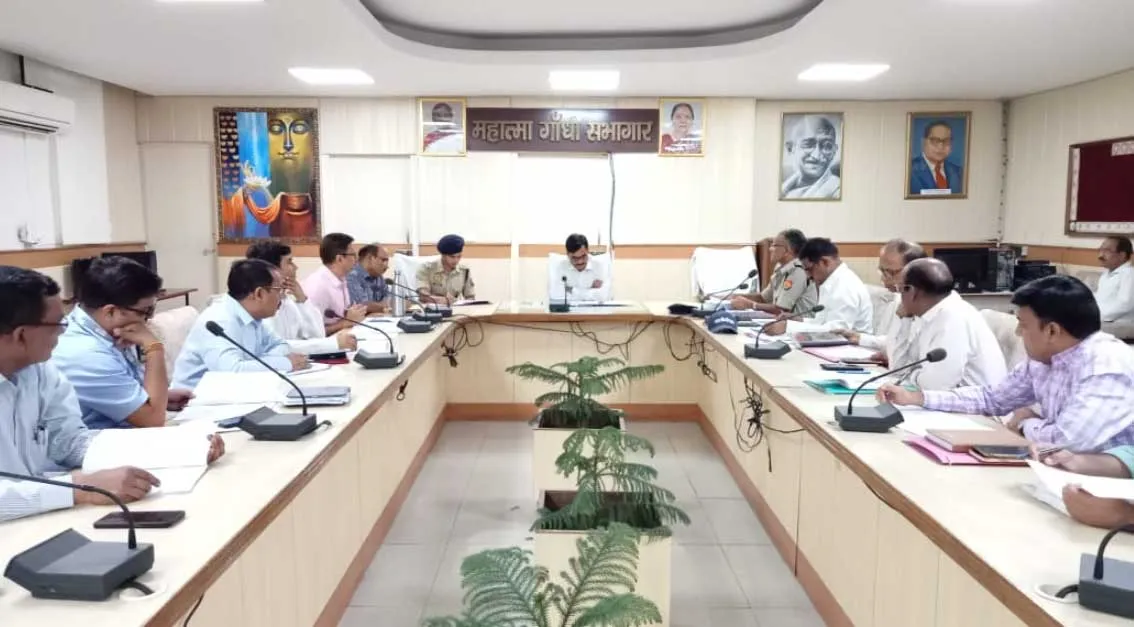 Ghaziabad: जिला सड़क सुरक्षा समिति की बैठक को गंभीरता से लें अधिकारी: इंद्र विक्रम सिंह 