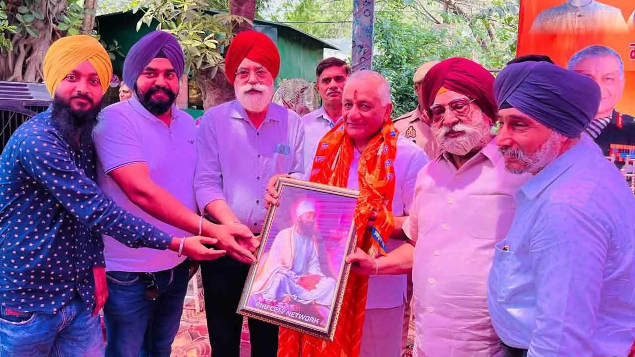 केंद्रीय मंत्री जनरल डॉ वी के सिंह को सिख समाज ने दी जन्मदिन की बधाई