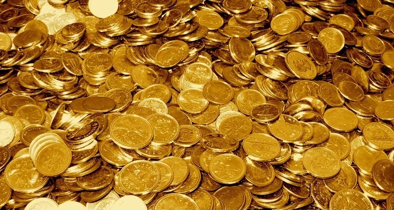 Antique Gold Coins Found: शख्स कर रहा था घर में खुदाई, अचानक कुछ देखकर चमक गई उसकी आंखें!
