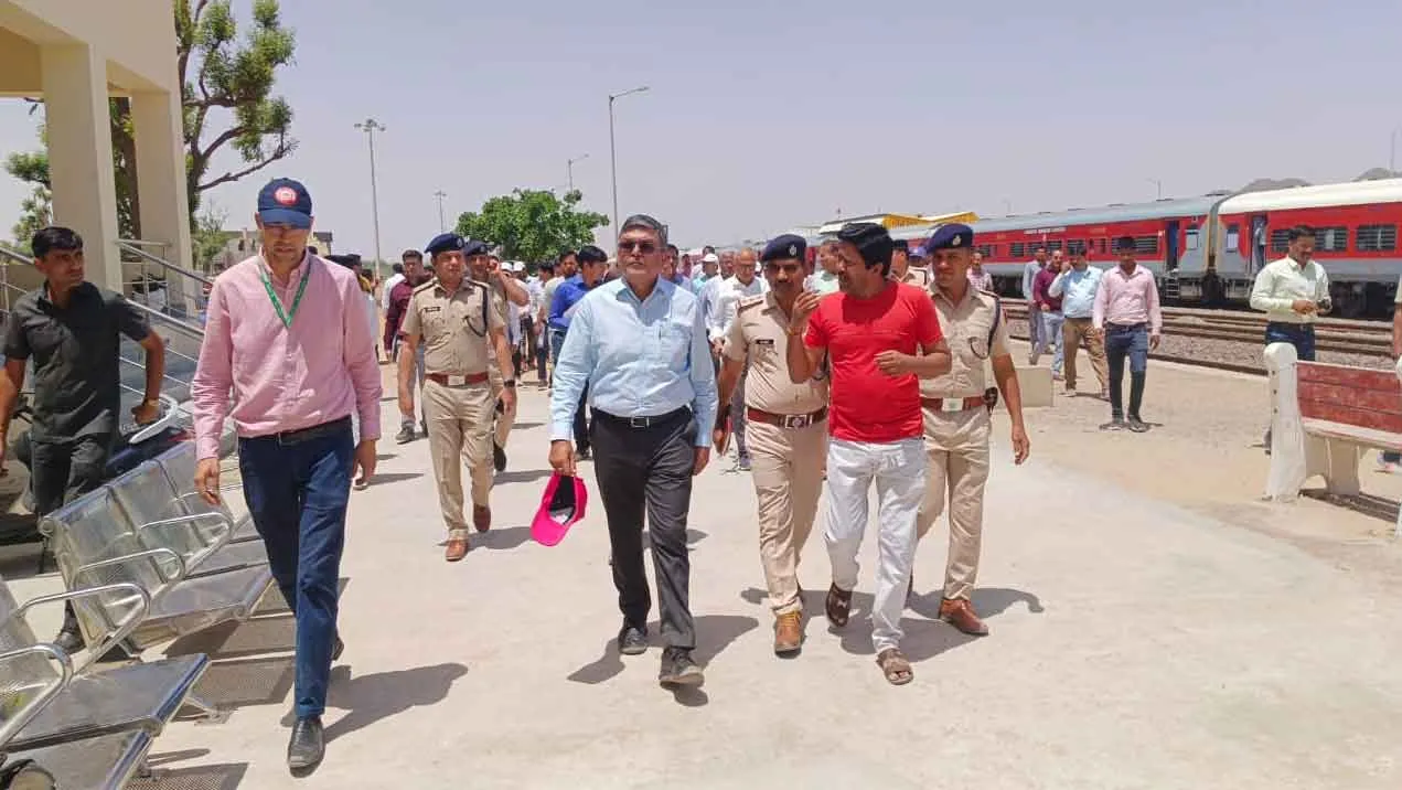 Indian Railways: यात्री सुविधाओं से जुड़े कार्य प्राथमिकता से हों पूरे : अमिताभ