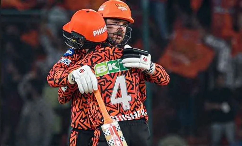 IPL 2024: ट्रैविस और अभिषेक ने रच दिया इतिहास, 58 बॉल में चेज किया 166 रनों का टारगेट, देखें