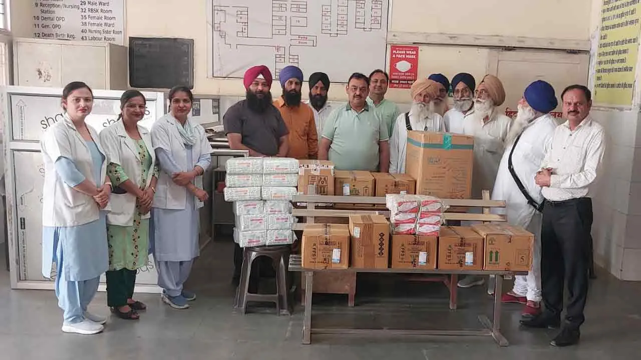 भाई मोतीराम मेहरा लंगर कमेटी चैरिटेबल ट्रस्ट ने सरकारी हस्पताल में दान में दी हजारों की दवाईयां