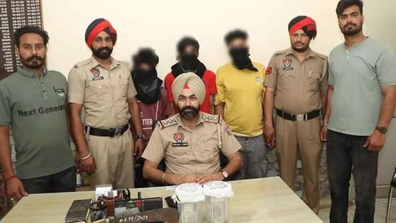 डकैती, स्नैचिंग के आरोप में तीन गिरफ्तार