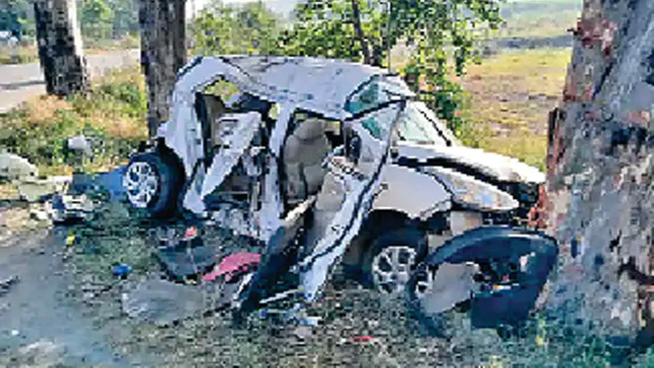 Road Accident:  इनोवा ने मारी टक्कर, एक ही परिवार के चार लोगों की दर्दनाक मौत