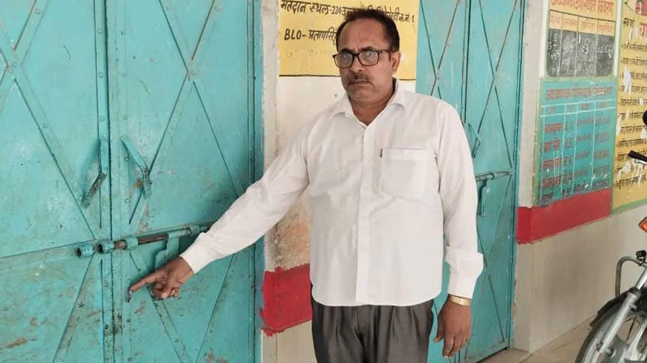 हिंगोखेड़ी के सरकारी स्कूल से पंखे व बल्ब चोरी