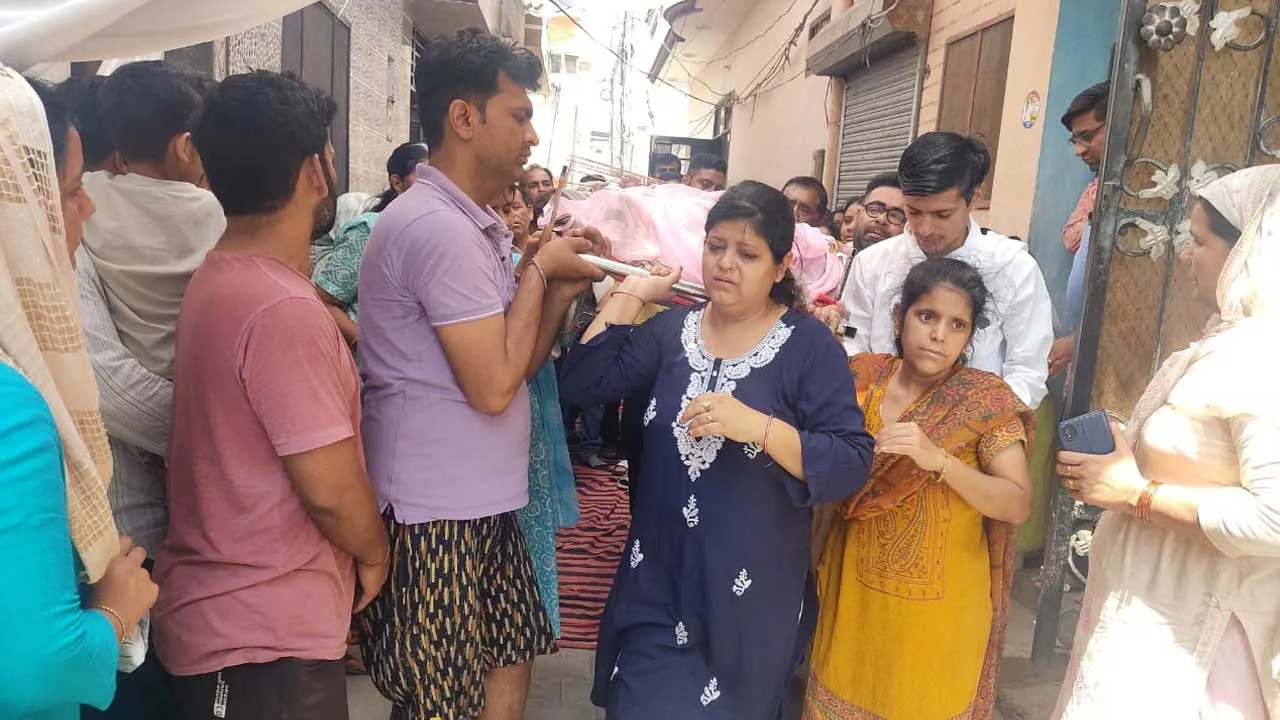 मरकर भी दुनिया देखेगी माता कृष्णा इंन्सा की आँखे