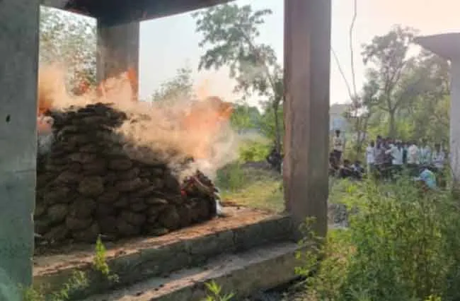 Bulandshahr: गमगीन माहौल में गांव मूढ़ी बकापुर में हुआ करन का अंतिम संस्कार
