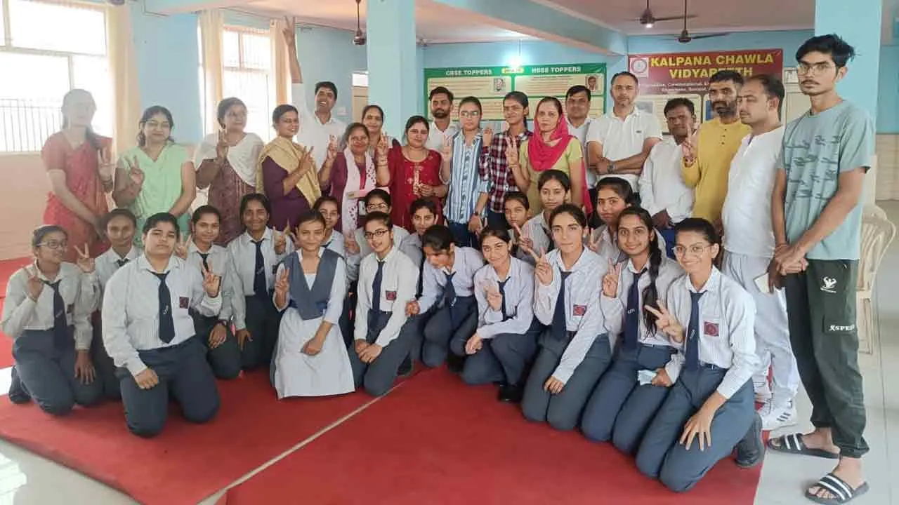 कल्पना चावला स्कूल की छात्रा श्रेया ने बारहवीं व यश कुमार ने दसवीं विद्यालय में किया टॉप
