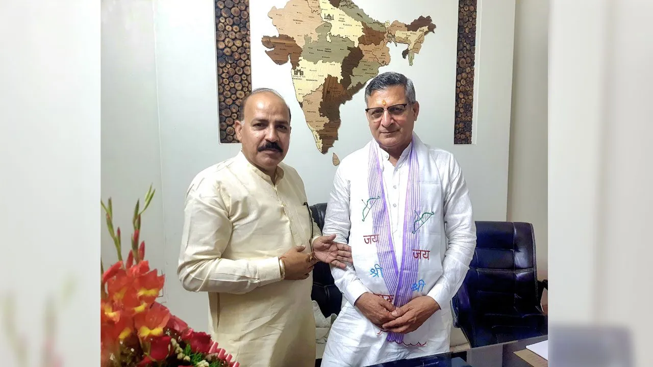 कृषि मंत्री कंवरपाल गुर्जर के जन्म दिवस पर बधाई देने पहुंचे हजारों भाजपा कार्यकर्ता