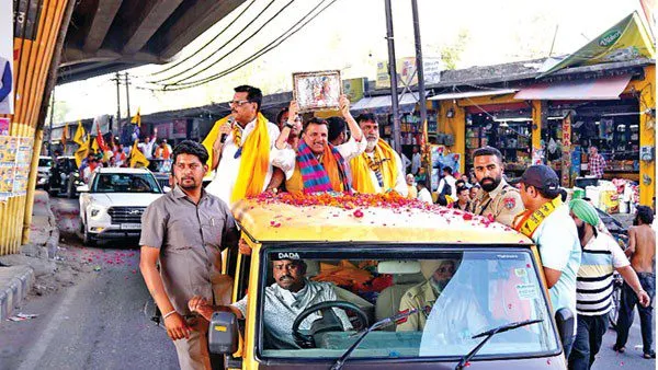 ‘आप’ सांसद संजय सिंह ने निकाला रोड शो