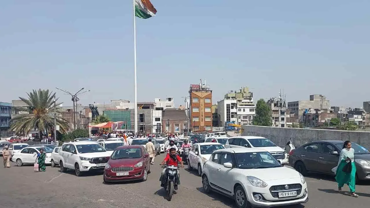 रोड शो के बहाने राजा वडिंग का शक्ति प्रदर्शन, जनता परेशान