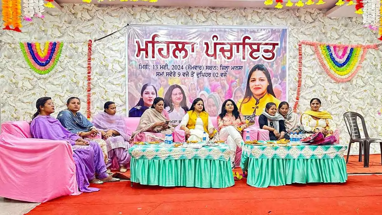 अग्रसेन भवन में ‘मेरा वोट मेरा अधिकार’ के नारों से गूंज उठी महिला पंचायत