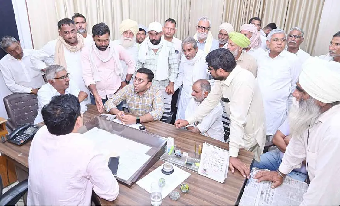 एसएसडब्ल्यू माइनर की सफाई करवाने को किसान हुए एकजुट