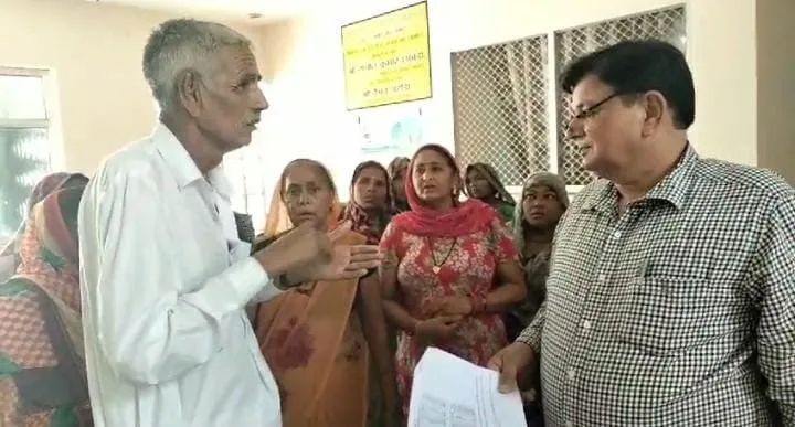 MNREGA Workers Protest: मनरेगा श्रमिकों का जिला परिषद कार्यालय पर प्रदर्शन