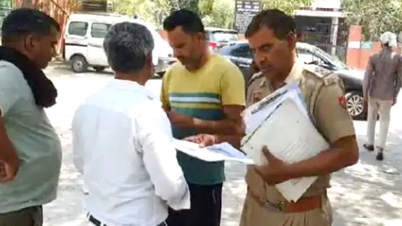 Accident: टायर बदलते समय ट्राला के नीचे दबने से व्यक्ति की मौत