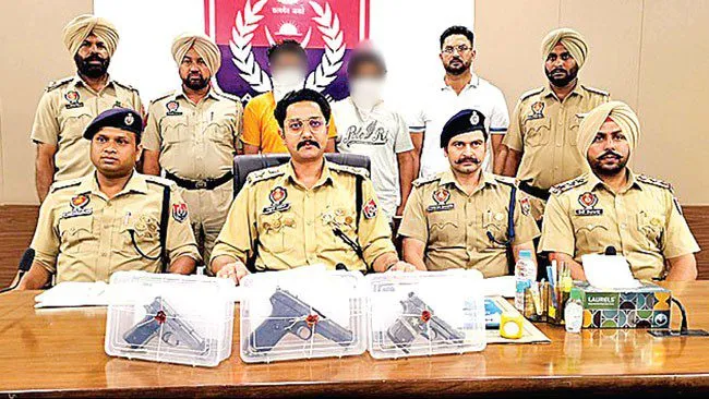 लॉरेंस बिश्नोई के दो गुर्गे हथियारों सहित गिरफ्तार