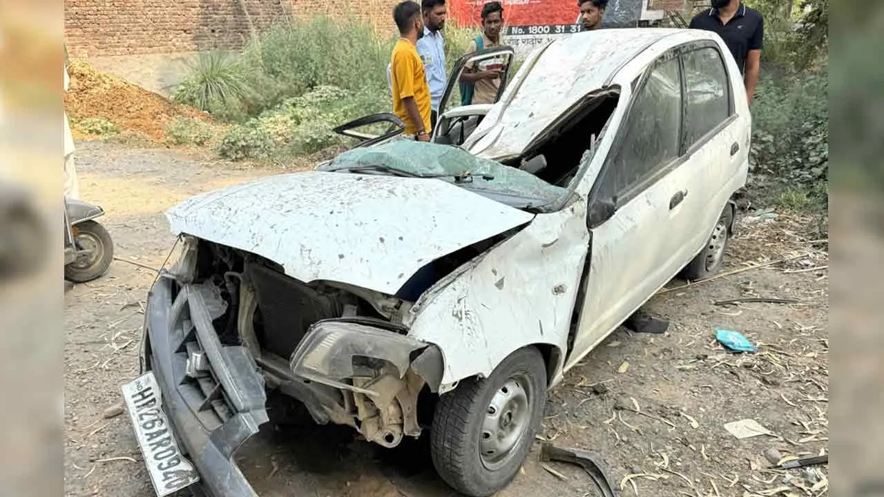 Road Accident: अनियंत्रित कार पेड़ से टकराई, चालक की मौत
