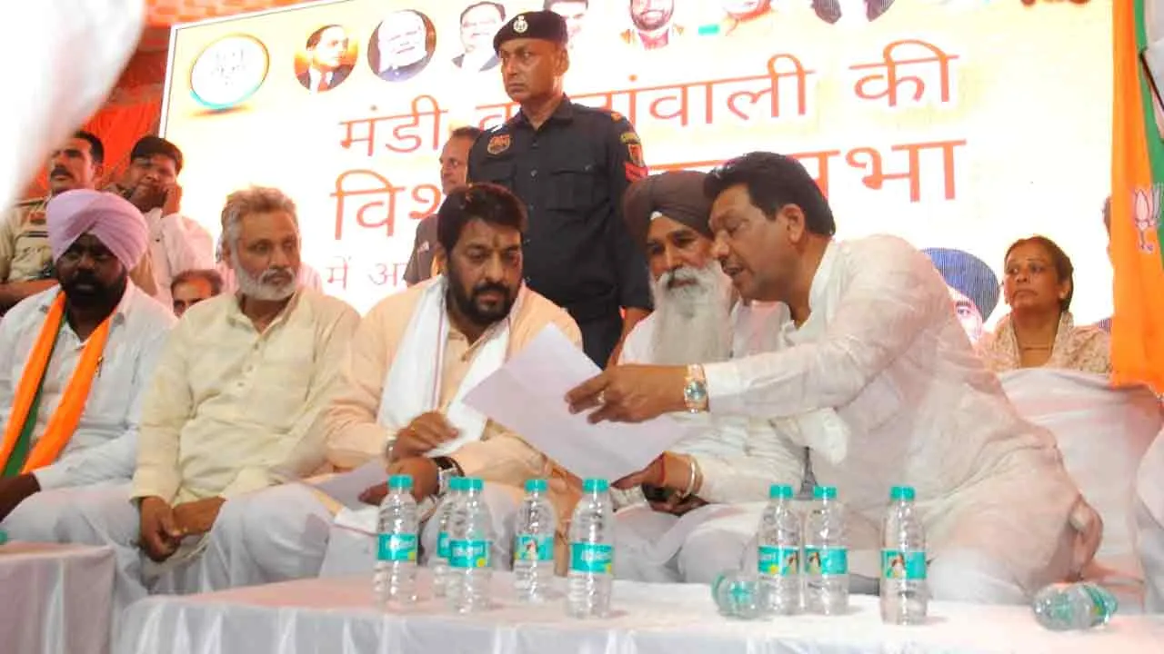 तंवर के समर्थन में कांडा बंधुओं ने की जनसभा