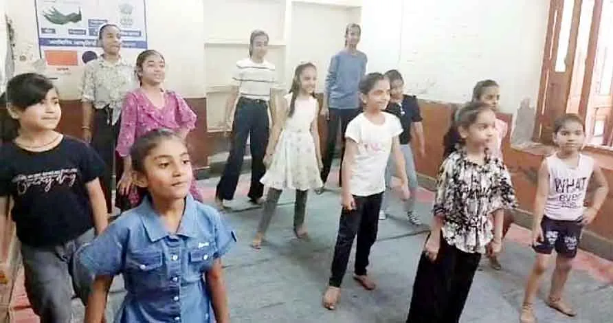 Summer Vacation 2024: गर्मी की छुट्टियों का सदुपयोग कर रहे बच्चे