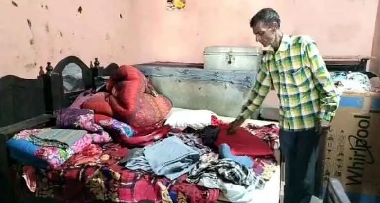 चोरों ने खंगाला घर, गैस सिलेंडर चुराया