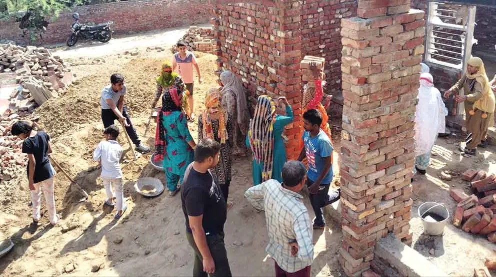 Aashiyana Campaign: पूज्य गुरु जी की प्रेरणा से गरीब परिवार की उम्मीद बनी संगत!