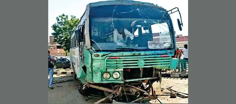 Punjab Roadways: अनियंत्रित होकर डिवाइडर से टकराई रोडवेज बस