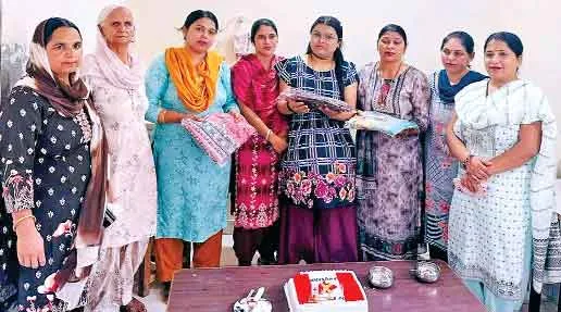 बेटी के विदेश जाने की खुशी डेरा श्रद्धालु परिवार ने इस तरह से मनाई !