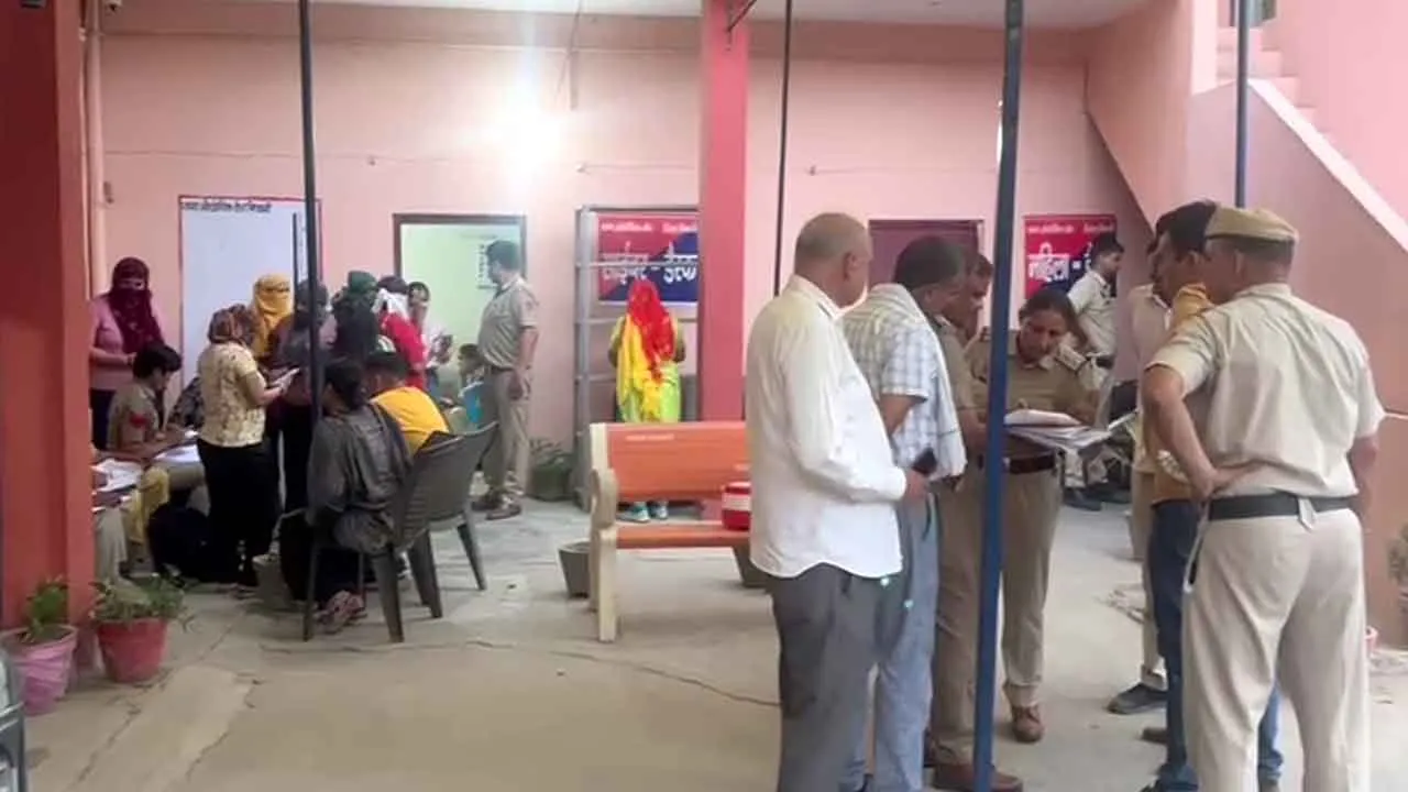जिला के विभिन्न होटलों पर पुलिस ने की छापेमारी
