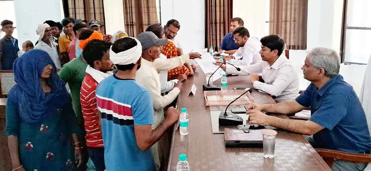 प्राथमिकता के साथ किया जाए शिकायतों का निस्तारण:सीडीओ