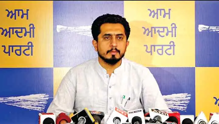 Aam Aadmi Party: केंद्र पर आरडीएफ का सात हजार करोड़ रूपये रोकने का आरोप