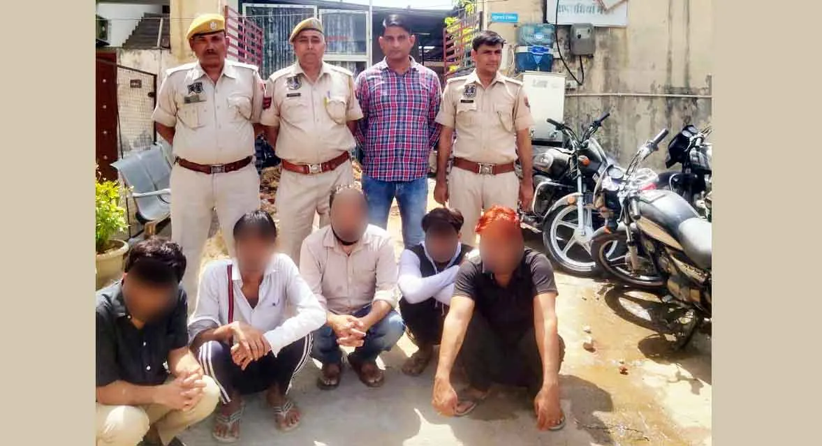 बैंकों में फर्जी खाते खुलवाकर साइबर ठगी गिरोह का खुलासा