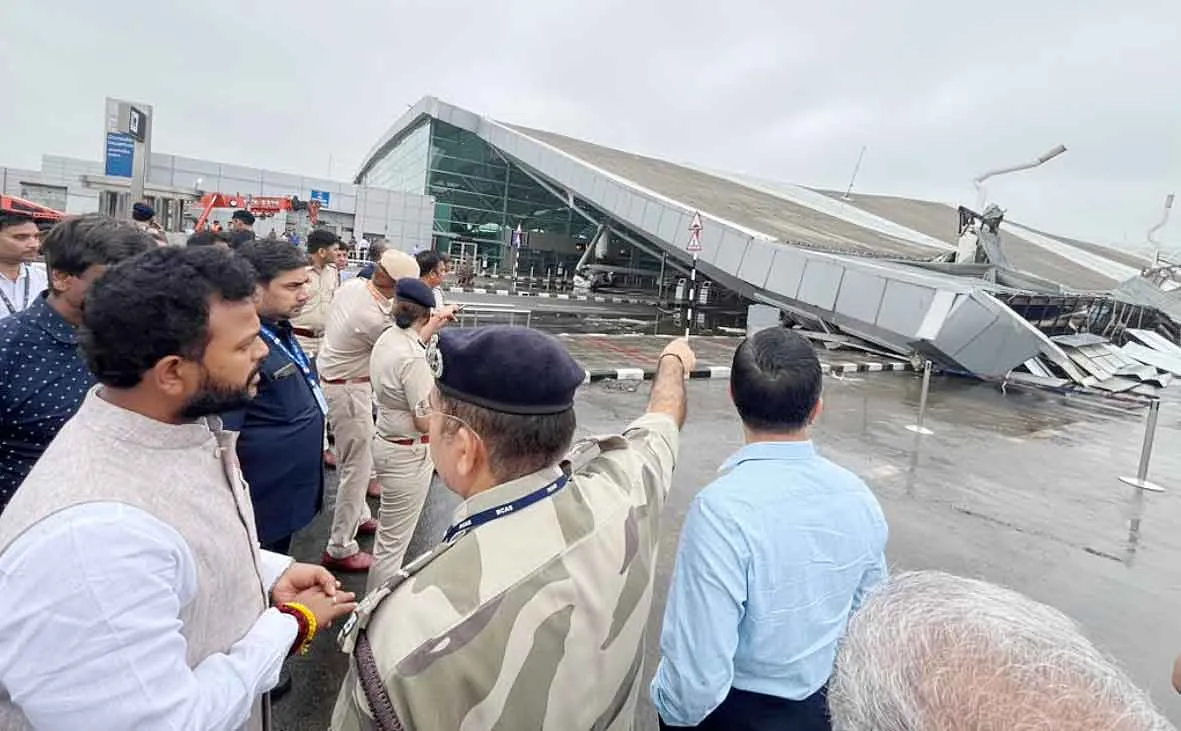 Delhi Airport Roof Collapse : दिल्ली एयरपोर्ट की छत गिरी: ये सभी उड़ानें हुई रद्द, जांच शुरू