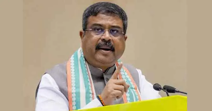 NEET Scam 2024 : नीट परीक्षा धांधली मामले में पाँच गिरफ्तार, शिक्षा मंत्री से मिले नीट के छात्र